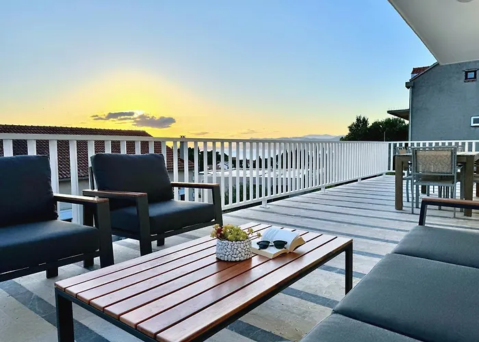 Indigo - Sunset Sea View